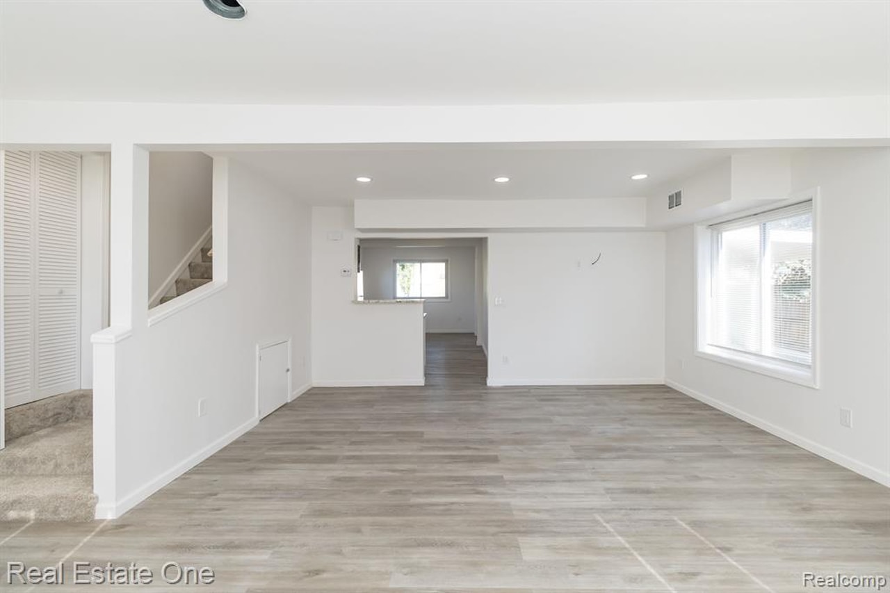 3420 Fairmont Rd in Royal Oak, MI Photo 5