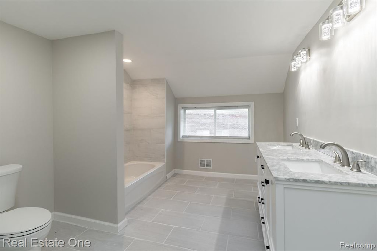 3420 Fairmont Rd in Royal Oak, MI Photo 11