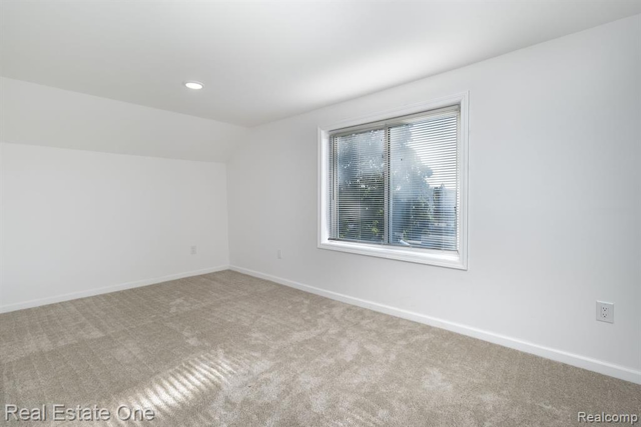 3420 Fairmont Rd in Royal Oak, MI Photo 12