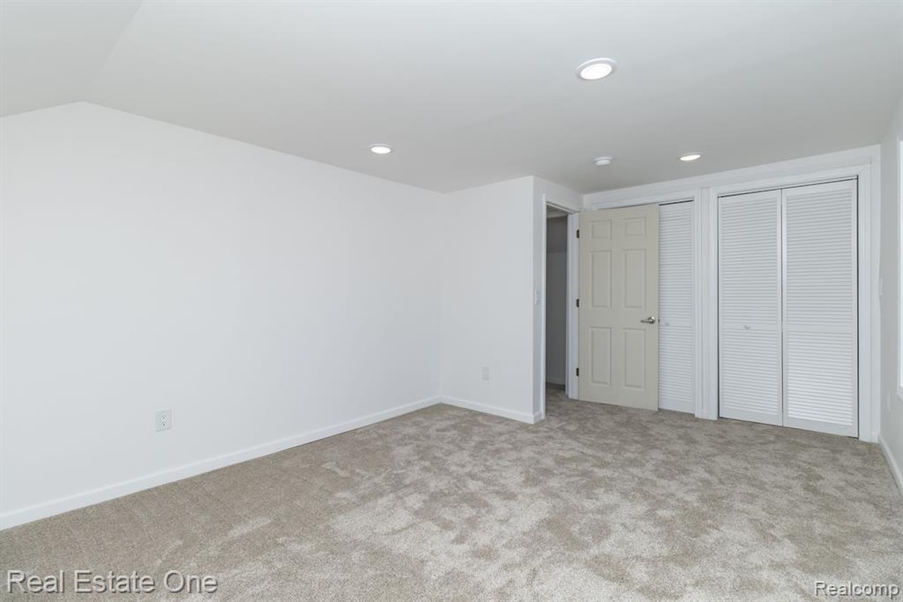 3420 Fairmont Rd in Royal Oak, MI Photo 13