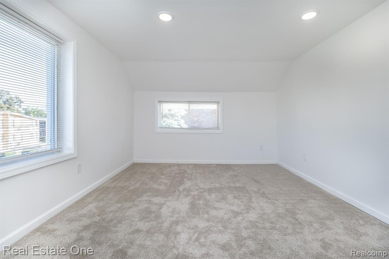 3420 Fairmont Rd in Royal Oak, MI Photo 15