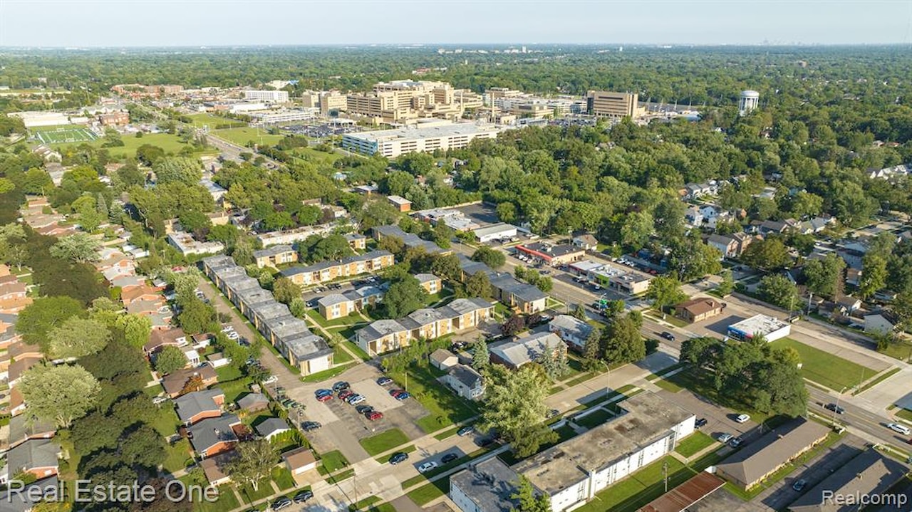 3420 Fairmont Rd in Royal Oak, MI Photo 18
