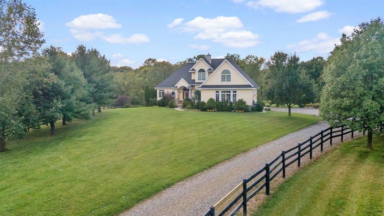1280 Sylvan Rd in Chelsea, MI Photo 3