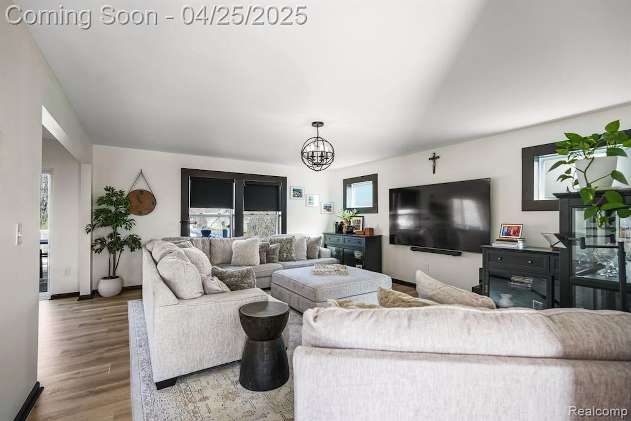 168 Penobscot Dr in Marion Twp, MI Photo 4