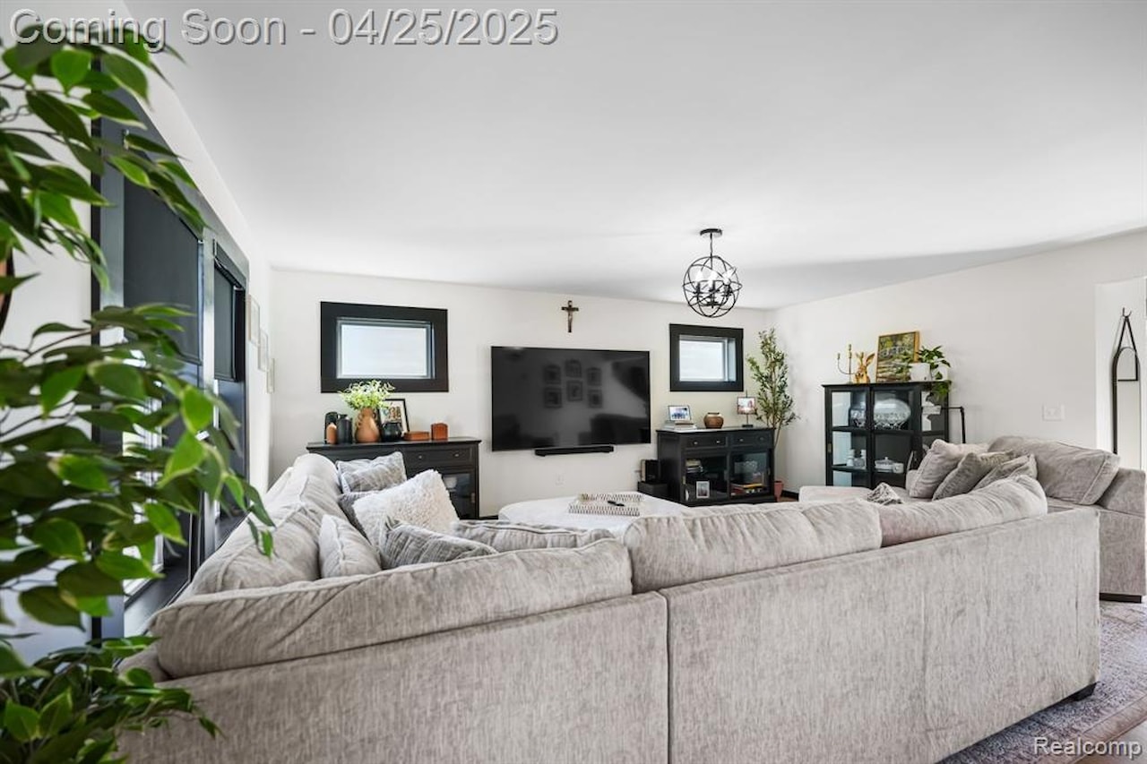 168 Penobscot Dr in Marion Twp, MI Photo 5