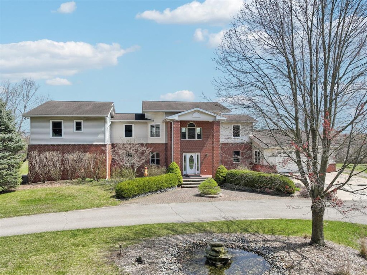 5836 Lost Oak Dr in Salem Twp, MI