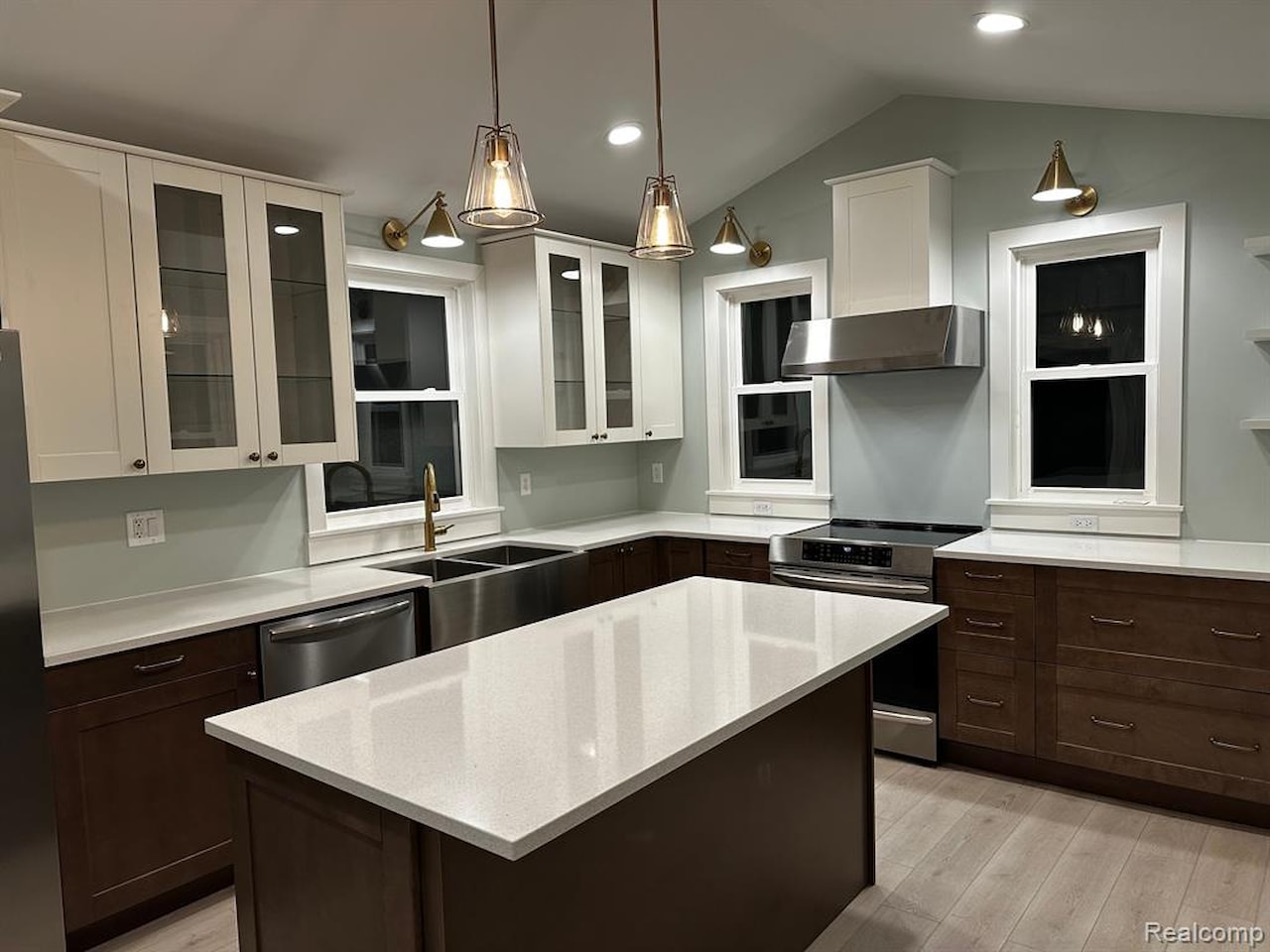 1449 Benvenue St in Sylvan Lake, MI Photo 2