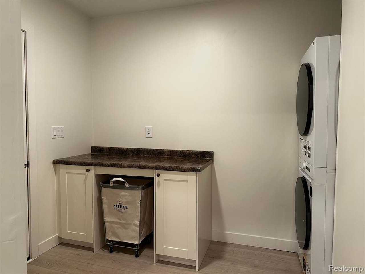 1449 Benvenue St in Sylvan Lake, MI Photo 5