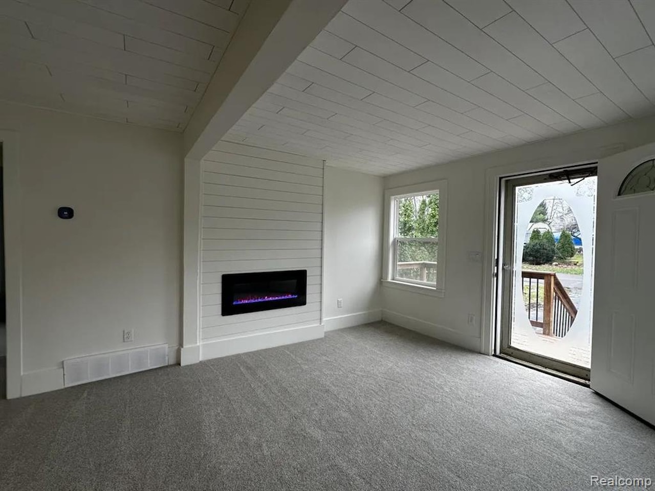 1449 Benvenue St in Sylvan Lake, MI Photo 6