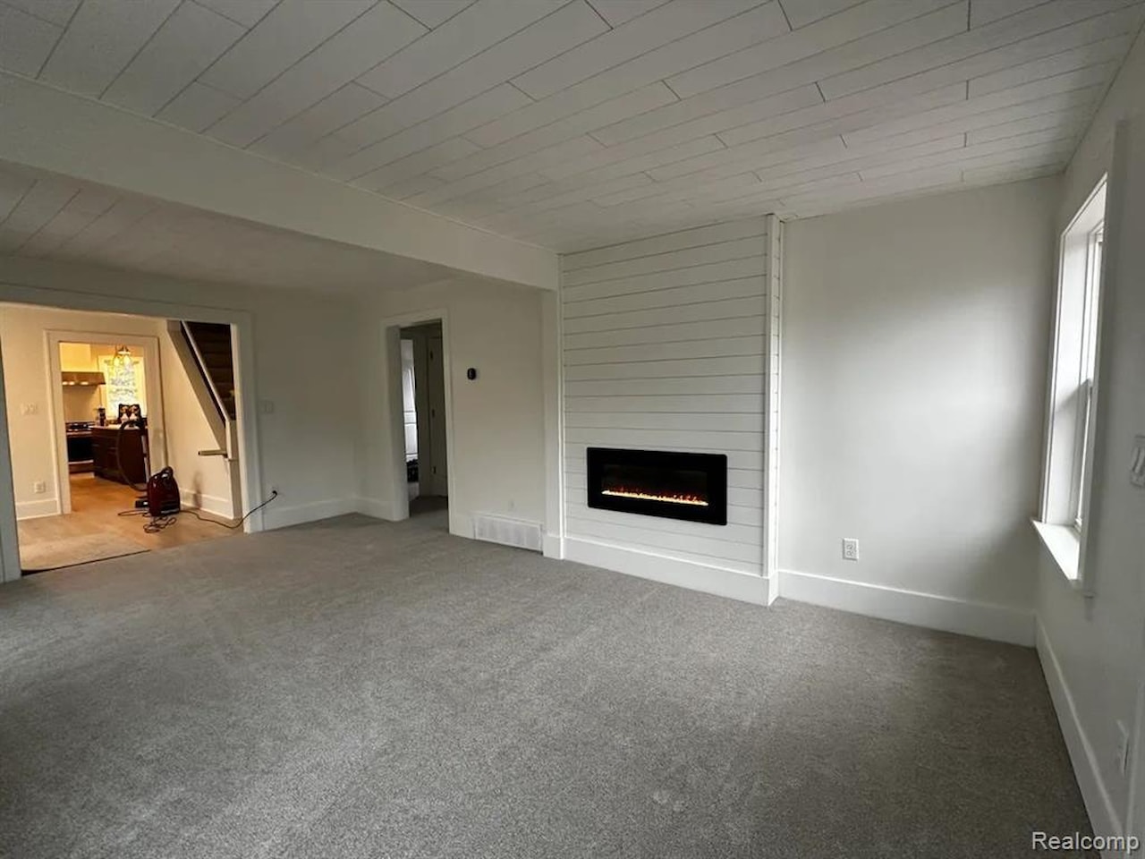 1449 Benvenue St in Sylvan Lake, MI Photo 7