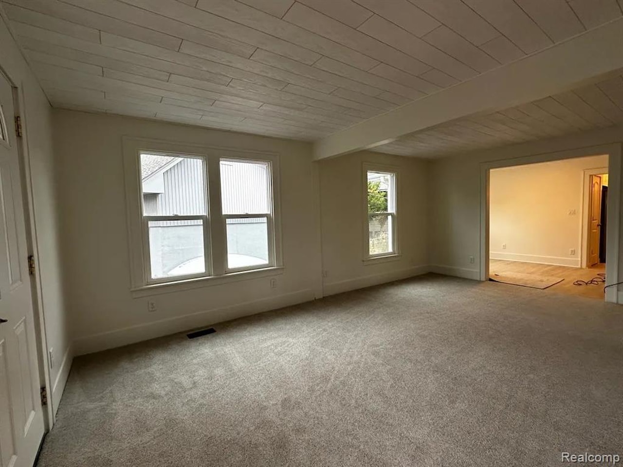 1449 Benvenue St in Sylvan Lake, MI Photo 8