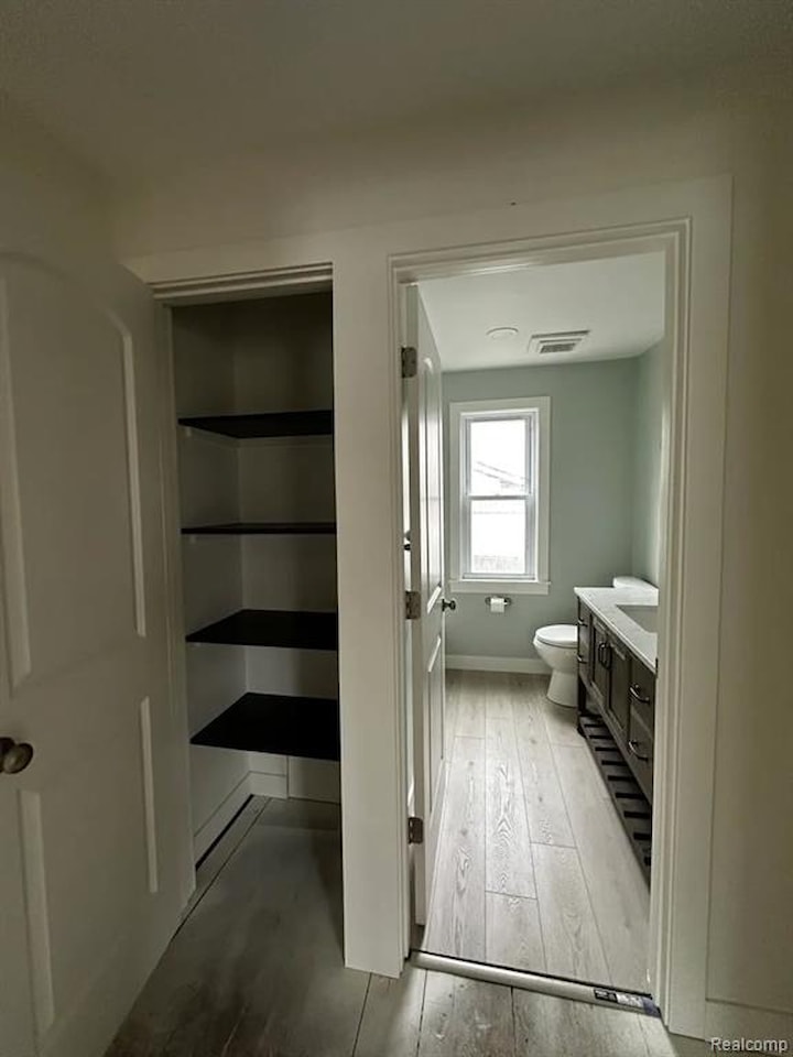 1449 Benvenue St in Sylvan Lake, MI Photo 10
