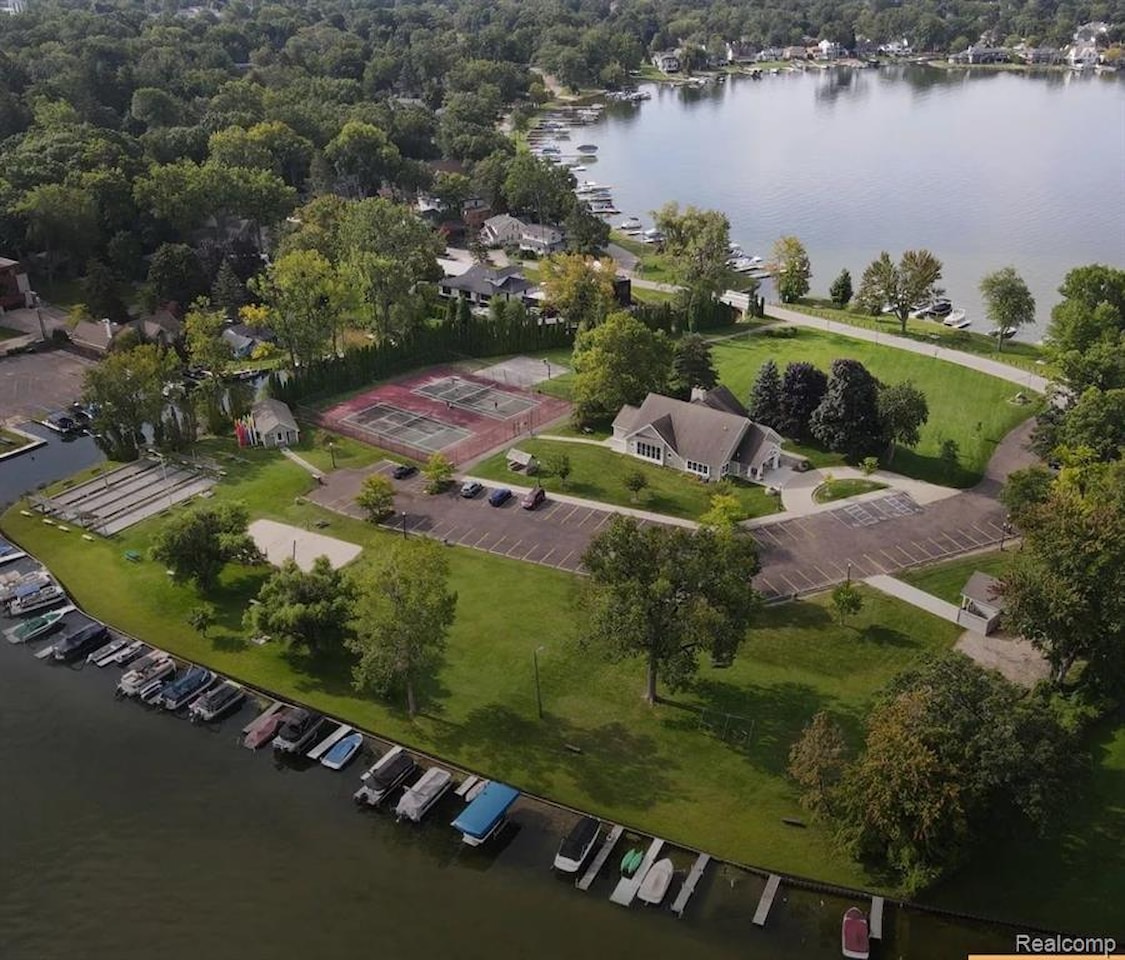 1449 Benvenue St in Sylvan Lake, MI Photo 23