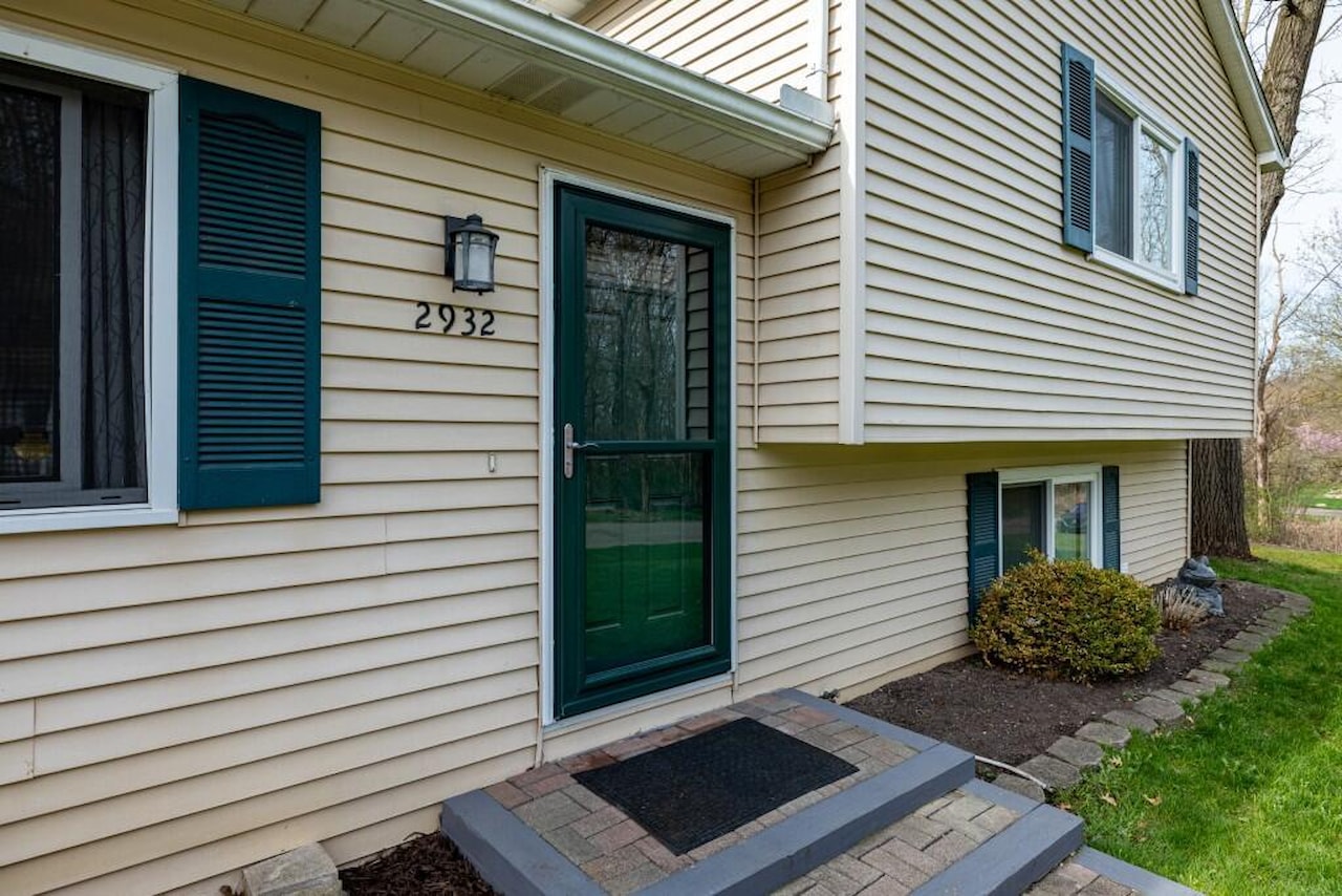 2932 Wilson Ave in Hamburg Twp, MI Photo 3