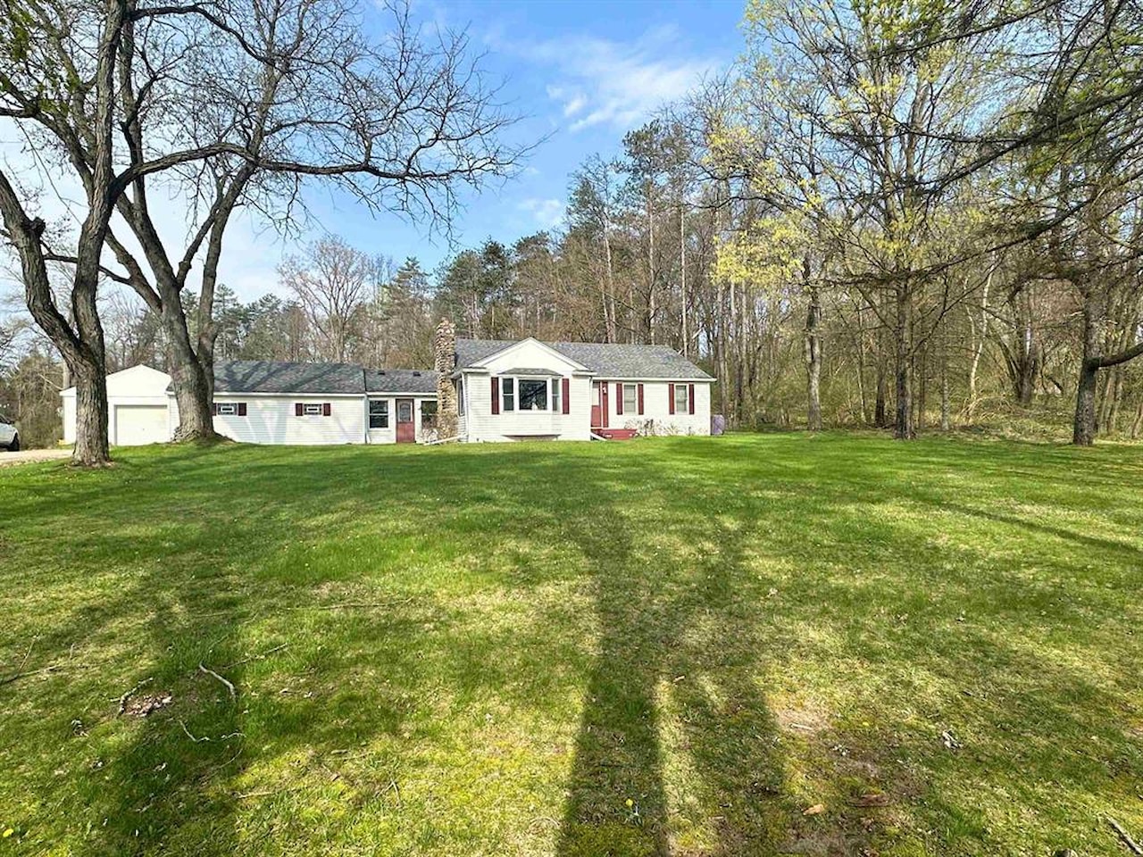610 S Macomb St in Manchester Vlg, MI