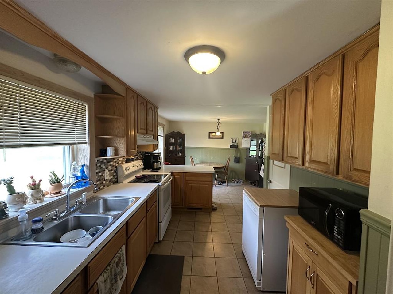 610 S Macomb St in Manchester Vlg, MI Photo 5
