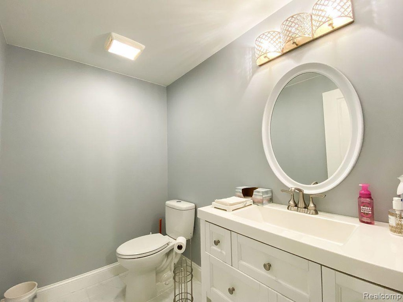 220 S Castell Ave in Rochester, MI Photo 40