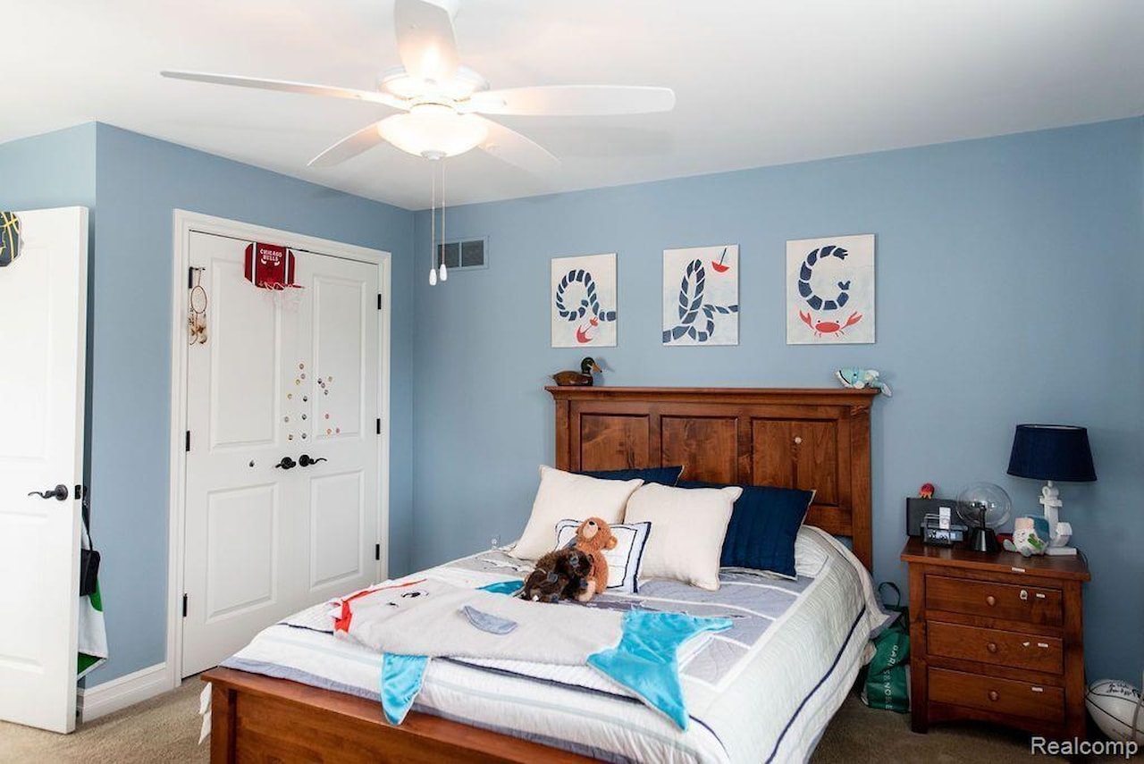 220 S Castell Ave in Rochester, MI Photo 30