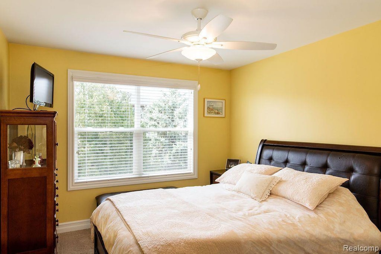 220 S Castell Ave in Rochester, MI Photo 36