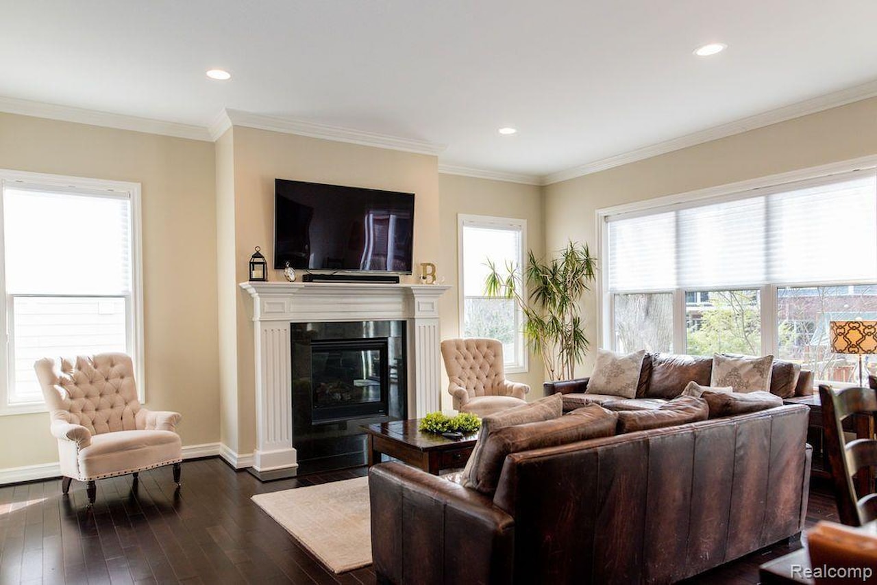 220 S Castell Ave in Rochester, MI Photo 10