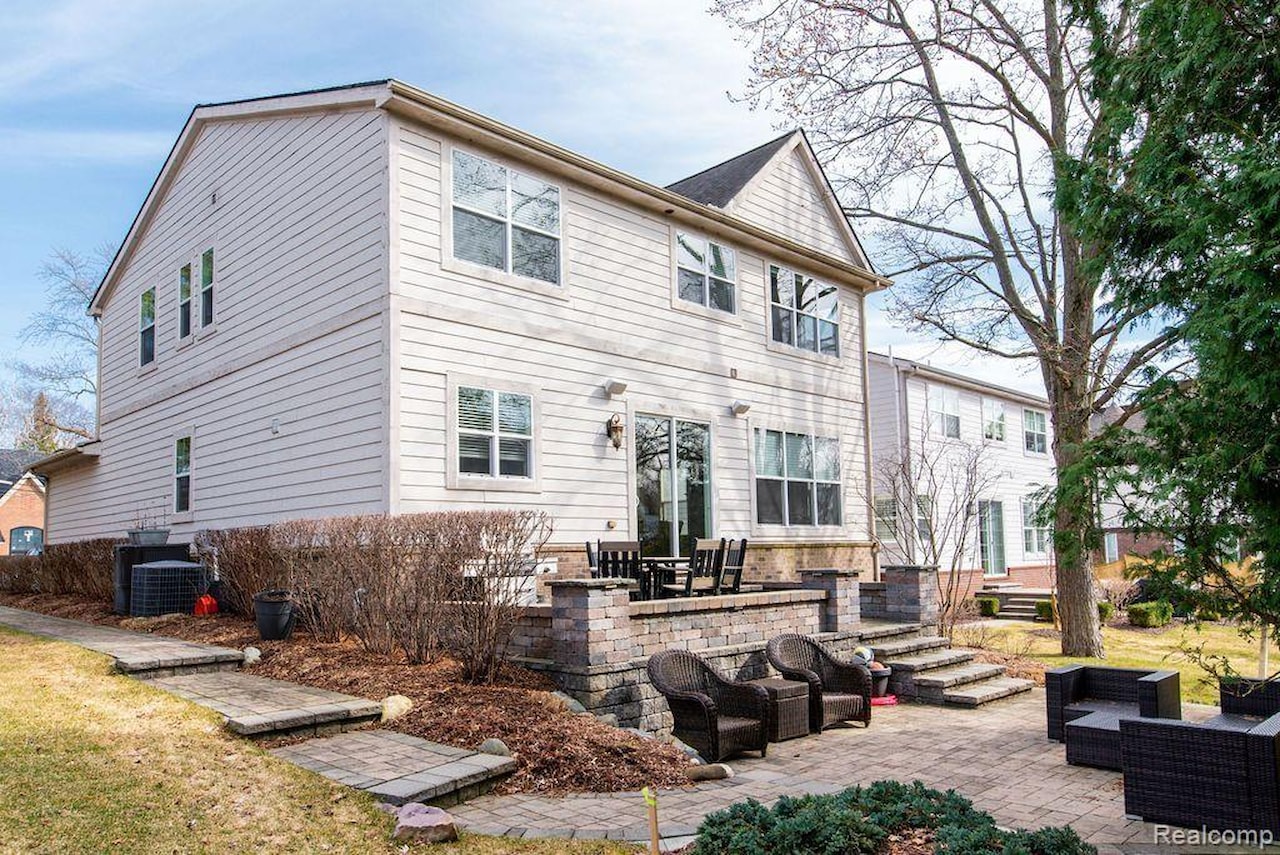 220 S Castell Ave in Rochester, MI Photo 44