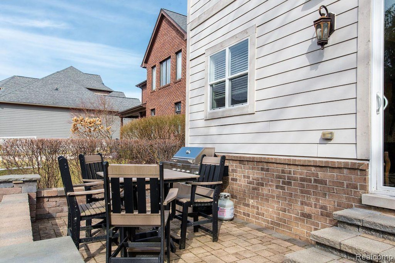220 S Castell Ave in Rochester, MI Photo 47