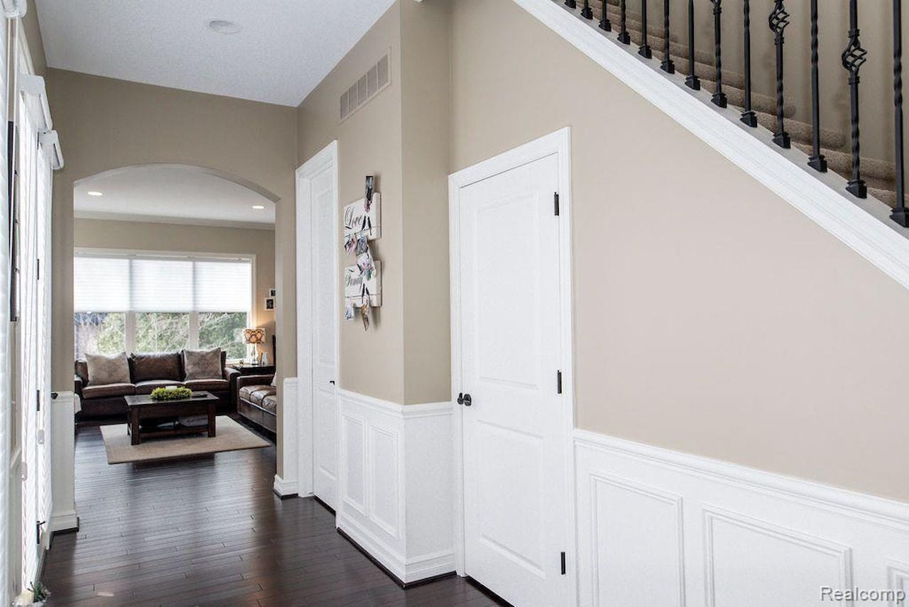 220 S Castell Ave in Rochester, MI Photo 8