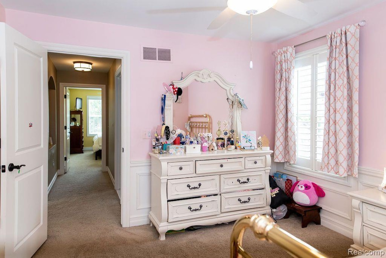220 S Castell Ave in Rochester, MI Photo 33