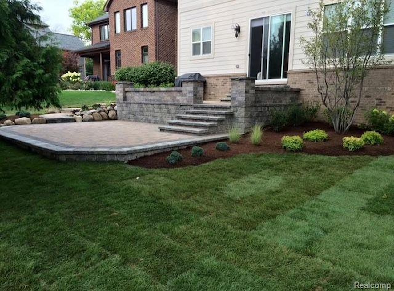 220 S Castell Ave in Rochester, MI Photo 52