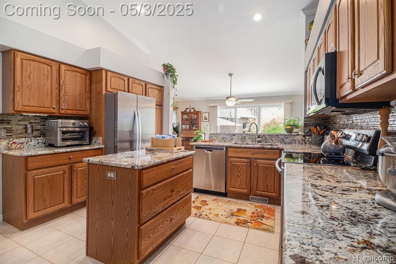 404 Walnut Dr #34 in South Lyon, MI Photo 12