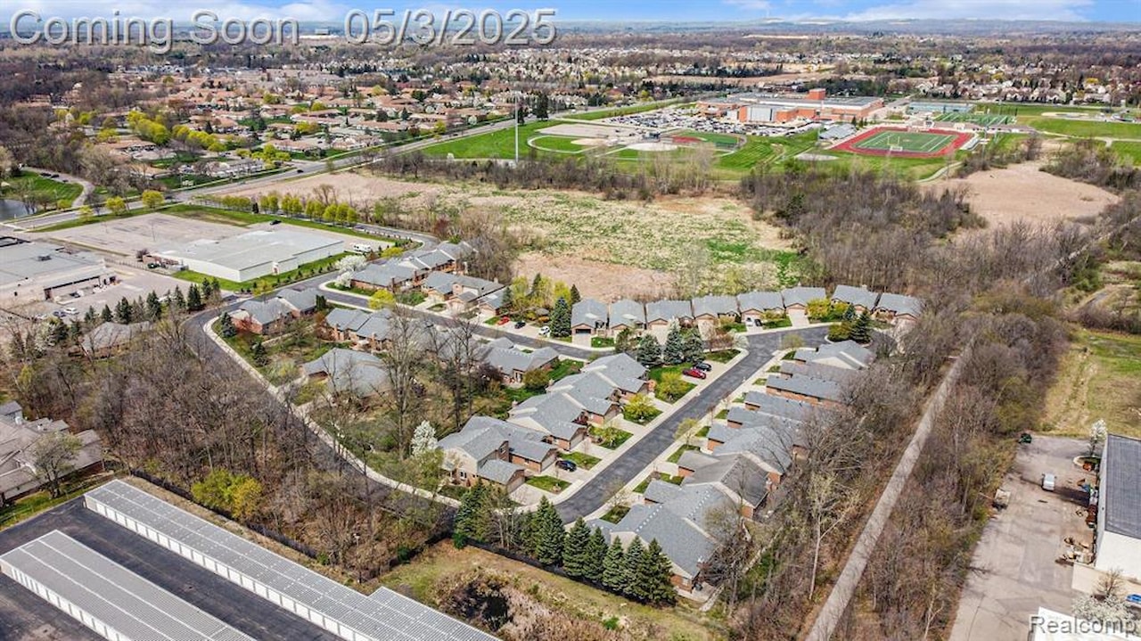 404 Walnut Dr #34 in South Lyon, MI Photo 32