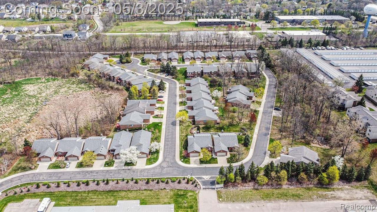 404 Walnut Dr #34 in South Lyon, MI Photo 31