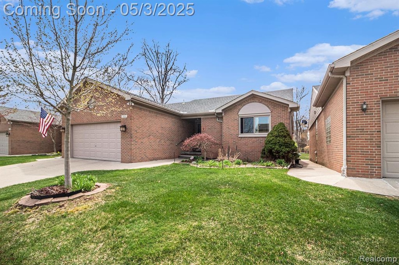 404 Walnut Dr #34 in South Lyon, MI Photo 4