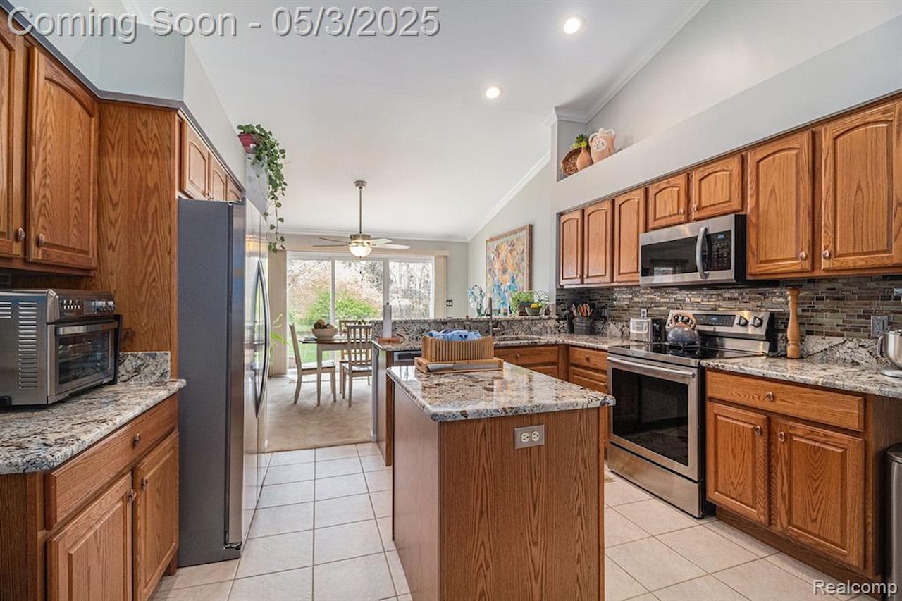 404 Walnut Dr #34 in South Lyon, MI Photo 11