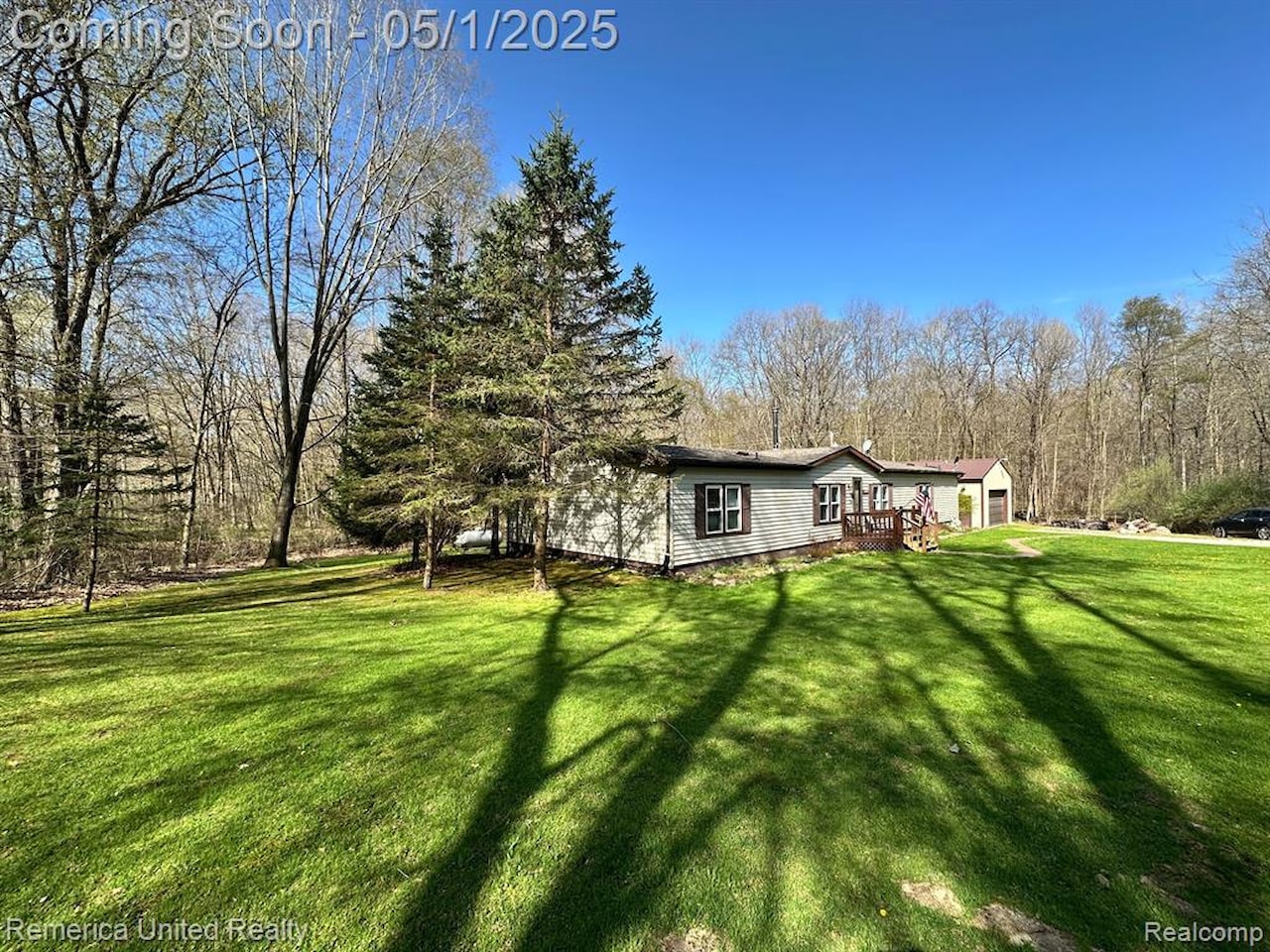 6565 W Coon Lake Rd in Iosco Twp, MI Photo 5