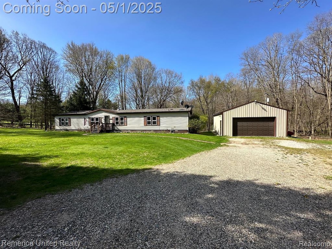 6565 W Coon Lake Rd in Iosco Twp, MI Photo 3