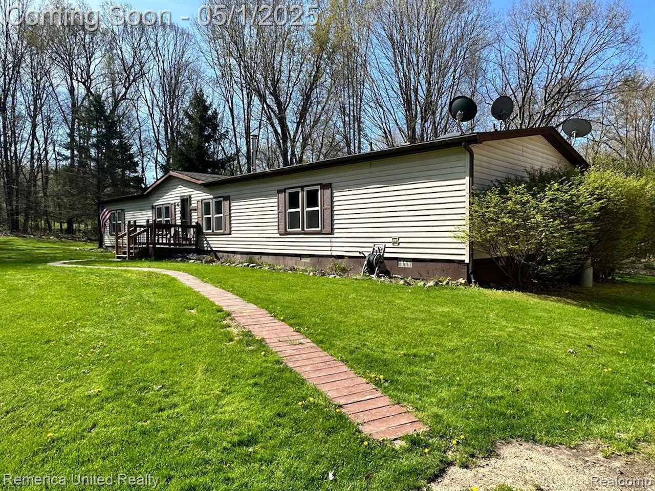 6565 W Coon Lake Rd in Iosco Twp, MI Photo 4
