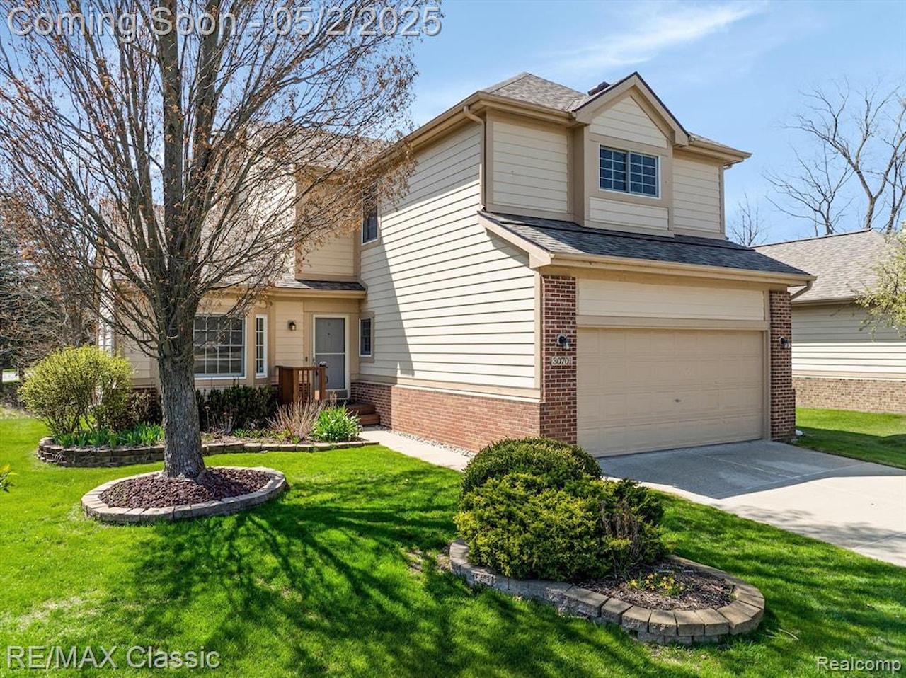 30701 Sandalwood Circle in Novi, MI Photo 2