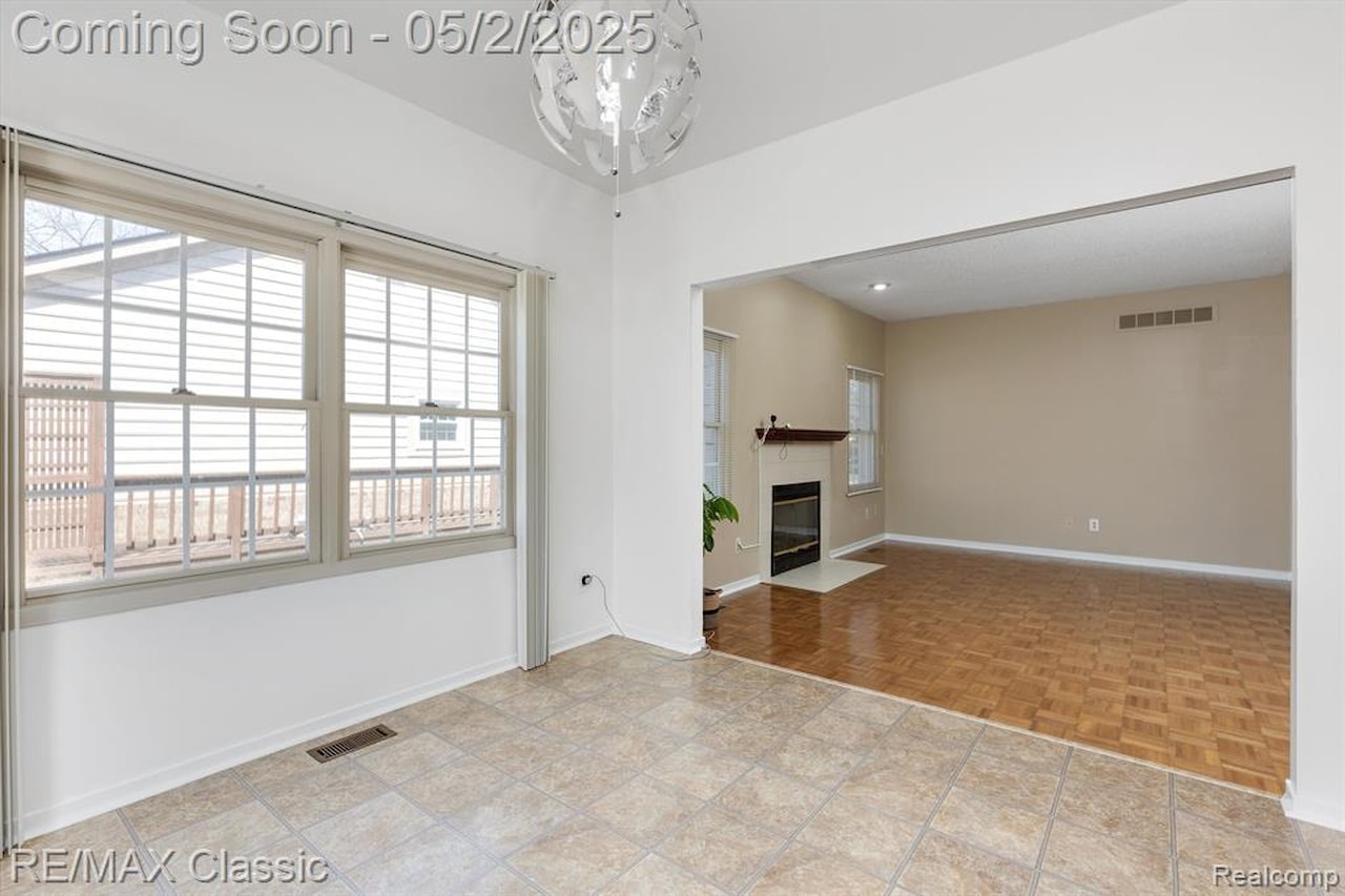 30701 Sandalwood Circle in Novi, MI Photo 11