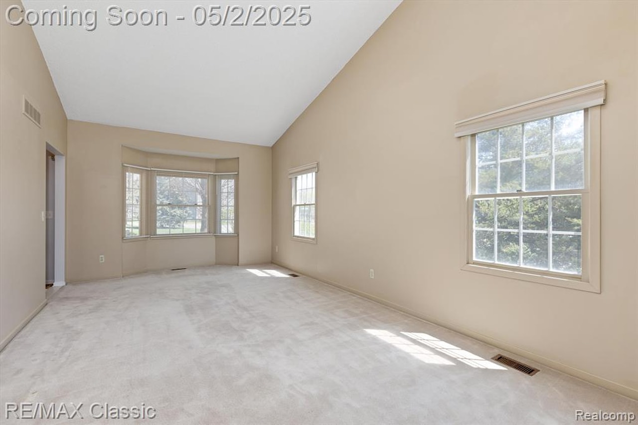 30701 Sandalwood Circle in Novi, MI Photo 6