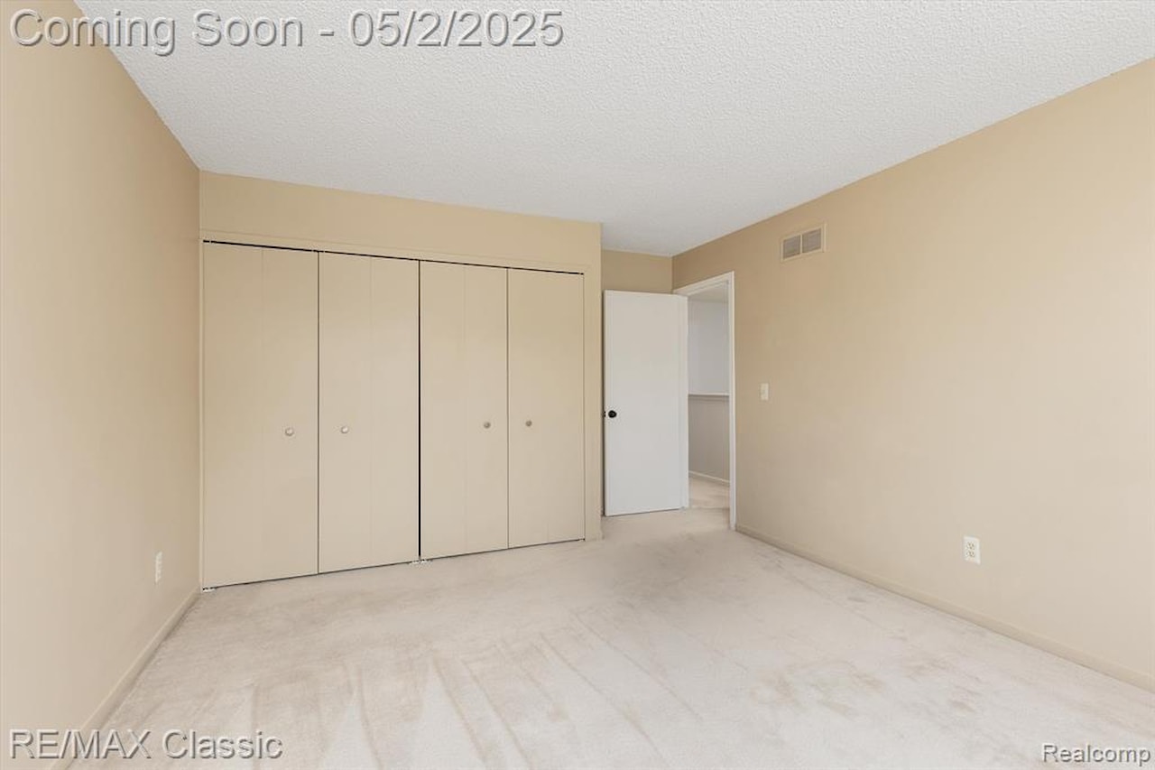 30701 Sandalwood Circle in Novi, MI Photo 28