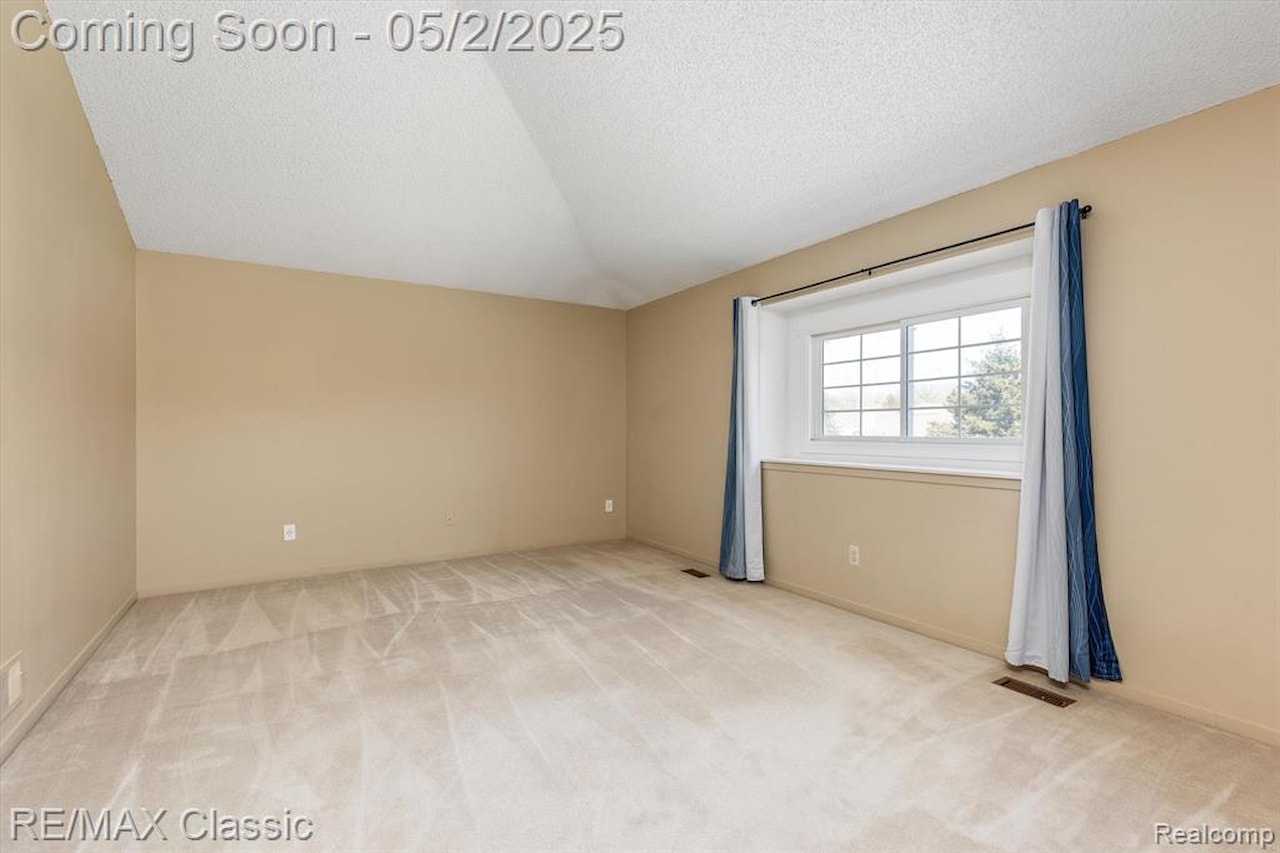 30701 Sandalwood Circle in Novi, MI Photo 18
