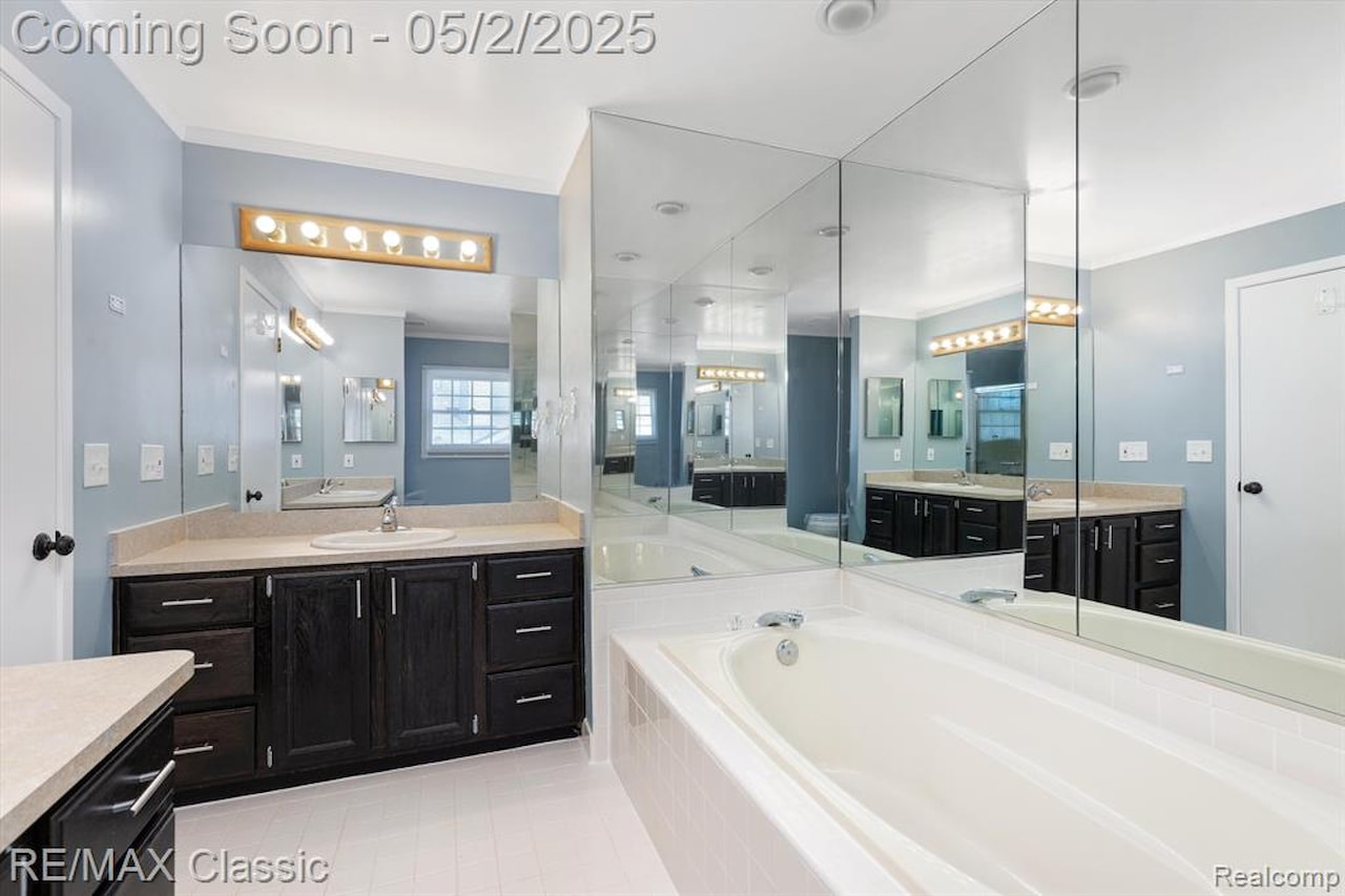 30701 Sandalwood Circle in Novi, MI Photo 23