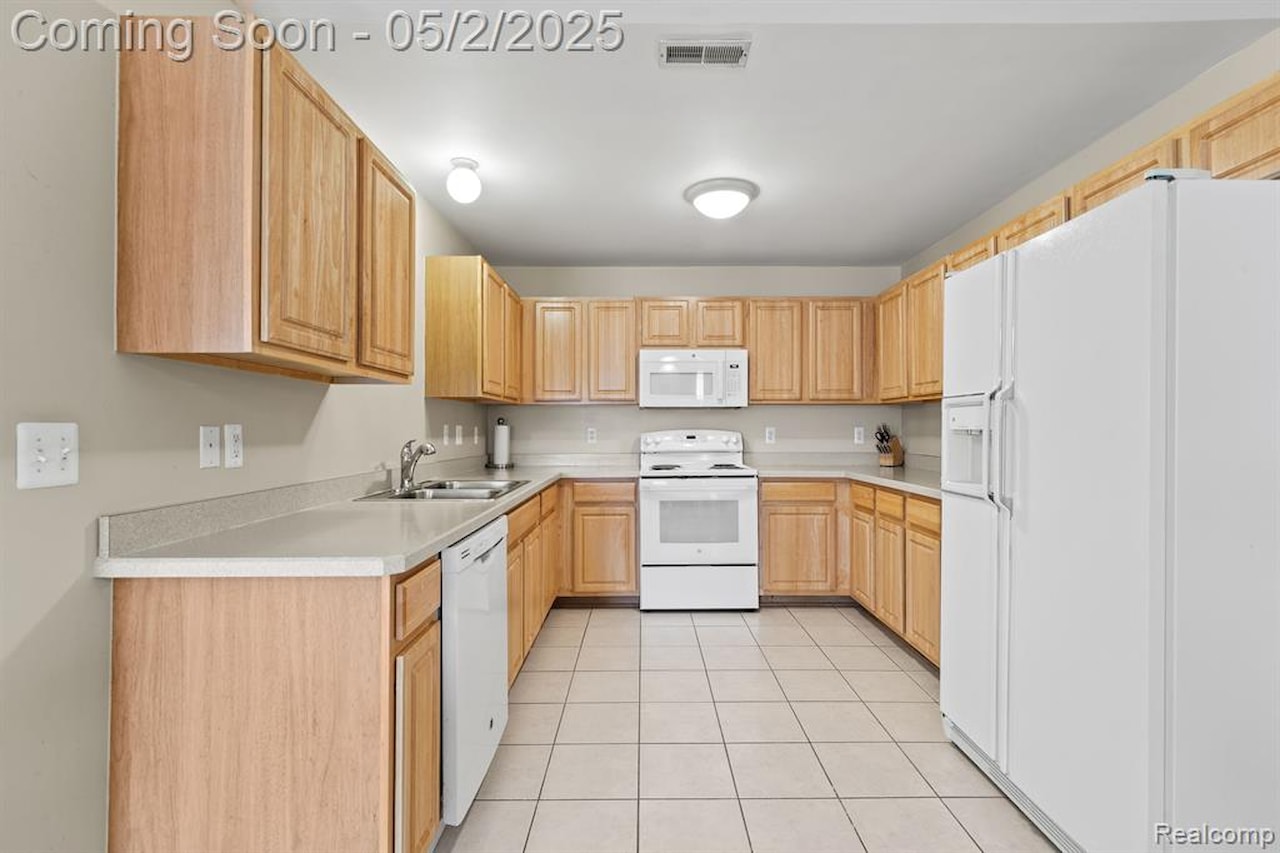 1635 Welland St in Howell, MI Photo 13
