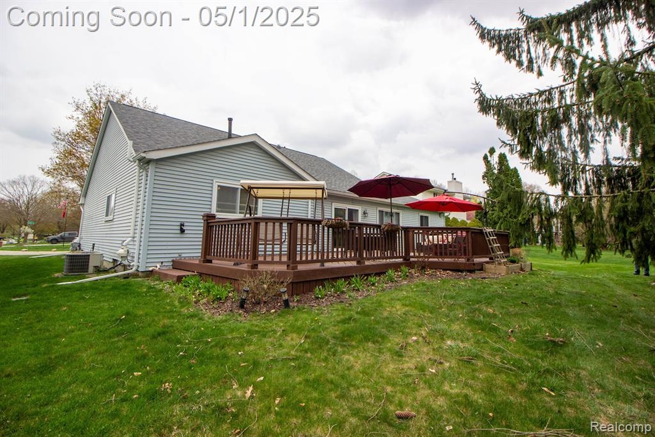40317 Ladene Ln in Novi, MI Photo 16