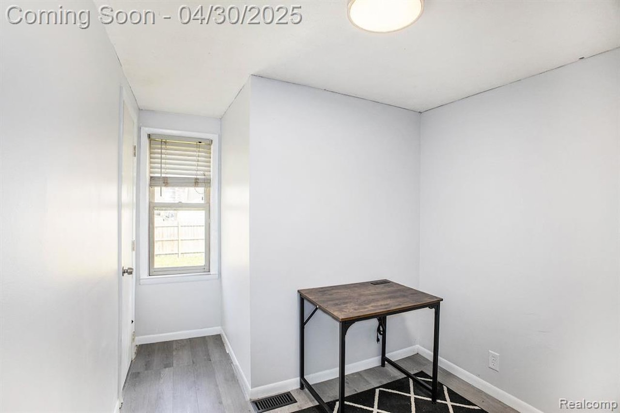 322 Astor Ave in Lansing, MI Photo 6