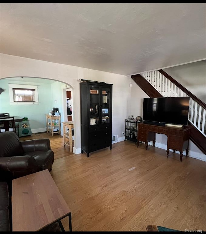 1110 Oak St in Lansing, MI Photo 4
