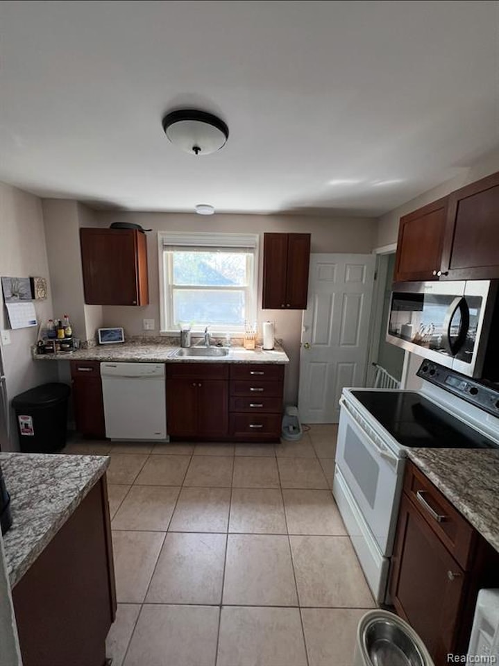 1110 Oak St in Lansing, MI Photo 6
