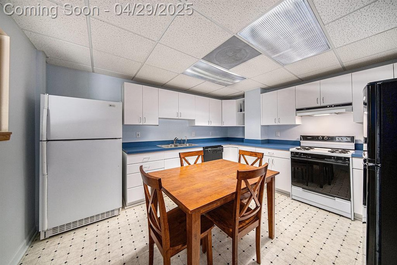 2925 Exmoor Rd in Ann Arbor, MI Photo 49