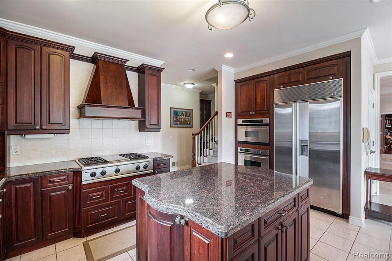 2832 Croftshire  Ct in Rochester, MI Photo 8